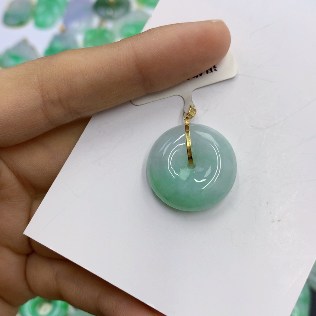 翡翠18K金镶嵌颈饰翡翠