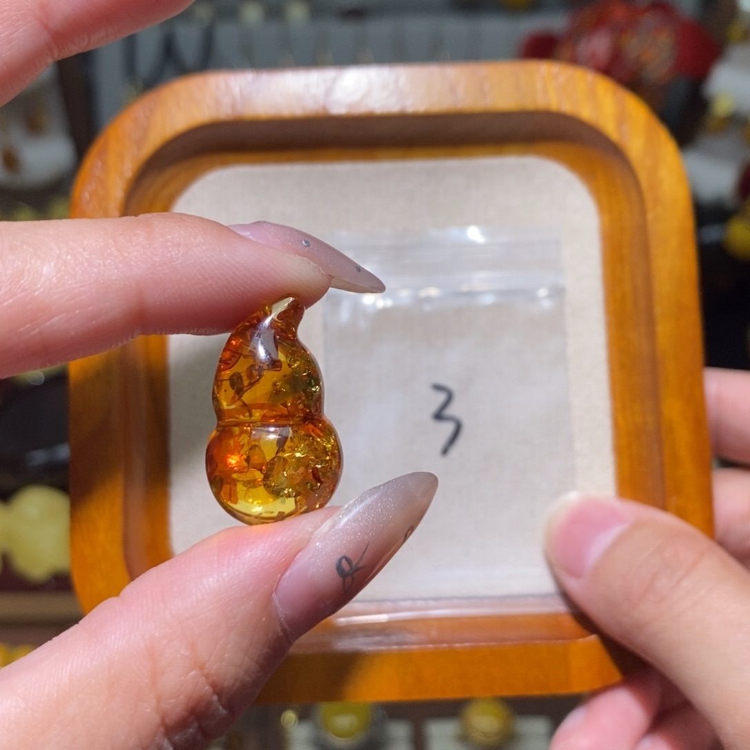 未镶嵌琥珀裸石成品