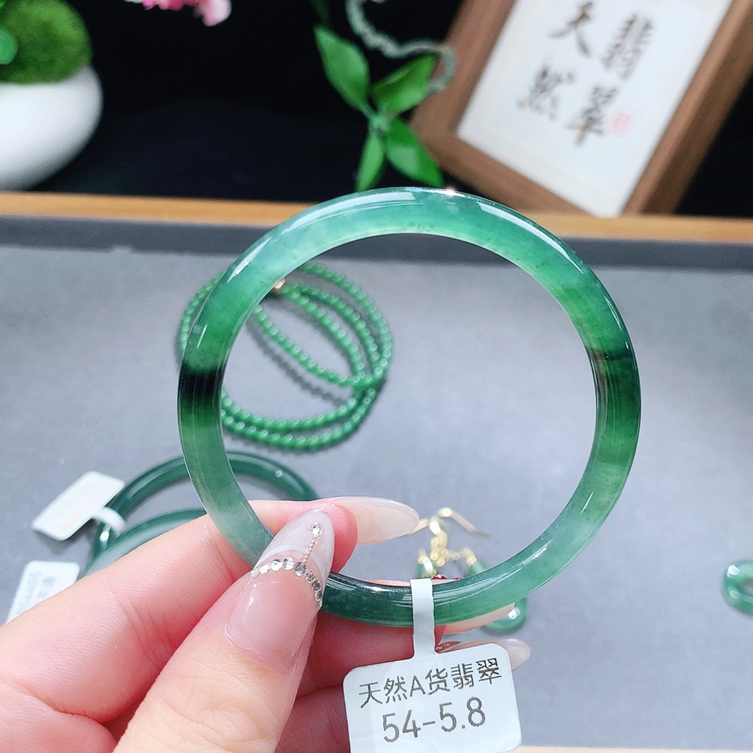 翡翠手镯（圆镯）未镶嵌