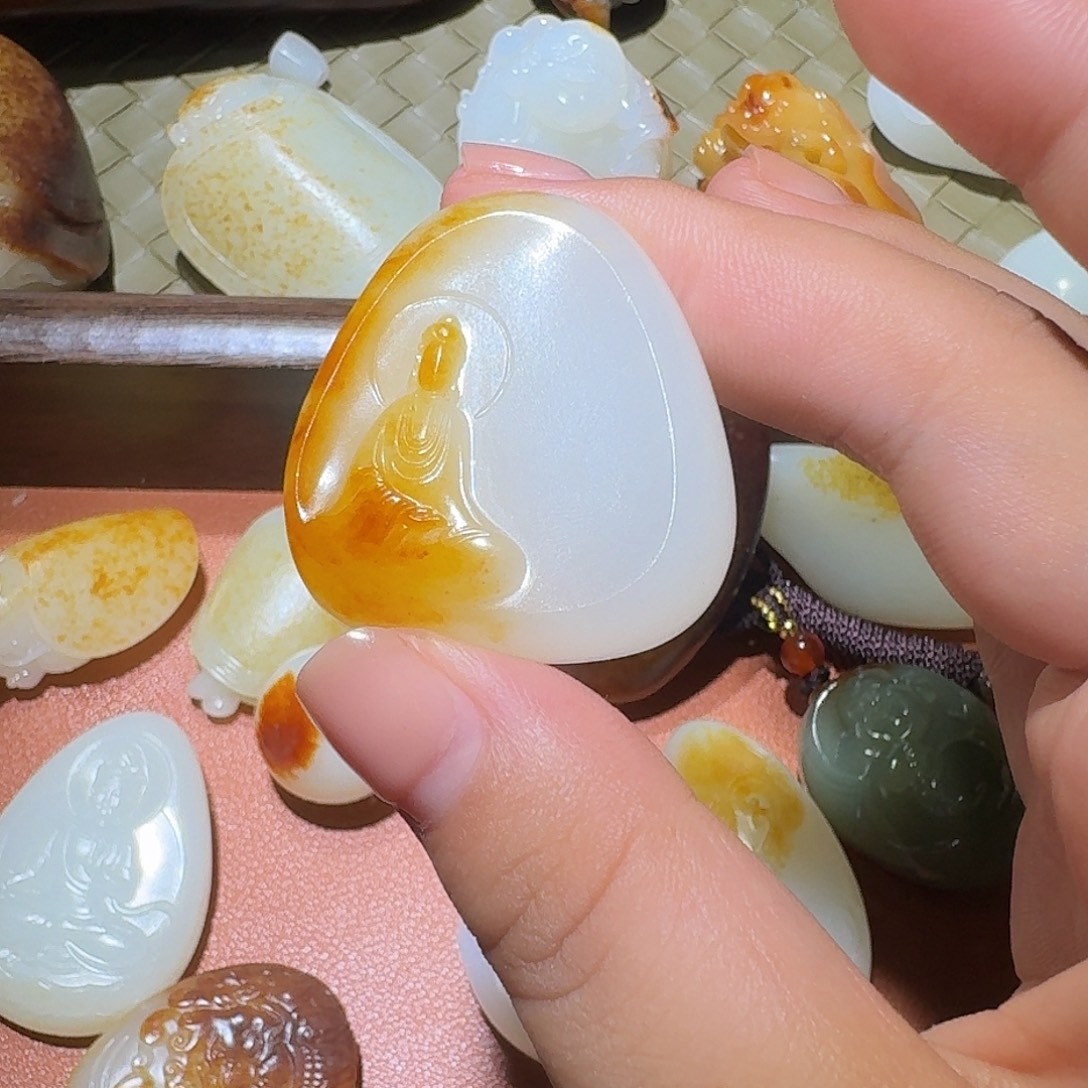 明***付颈饰未镶嵌和田玉