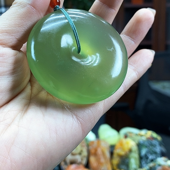 蛇纹石玉吊坠未镶嵌