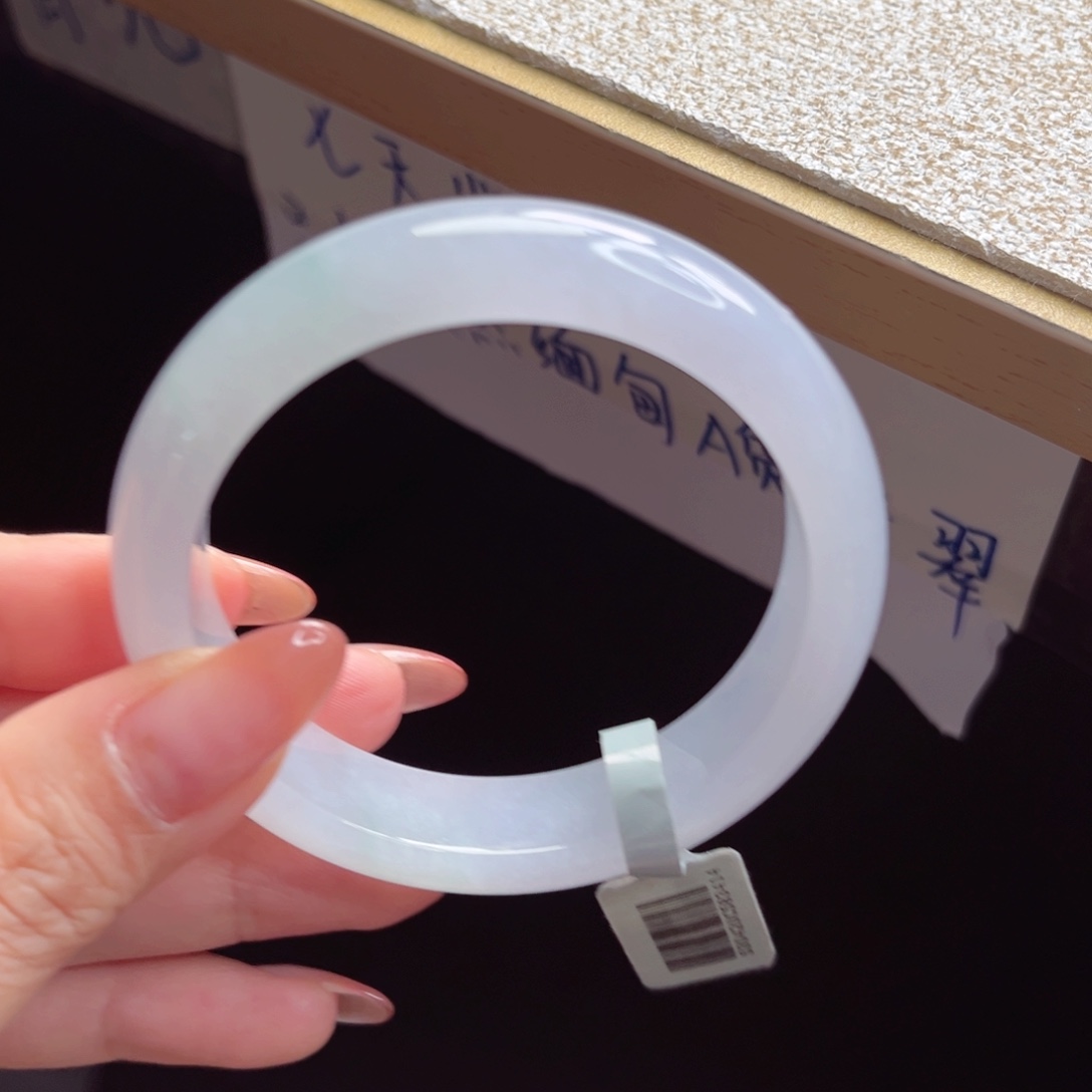 翡翠手镯未镶嵌手镯