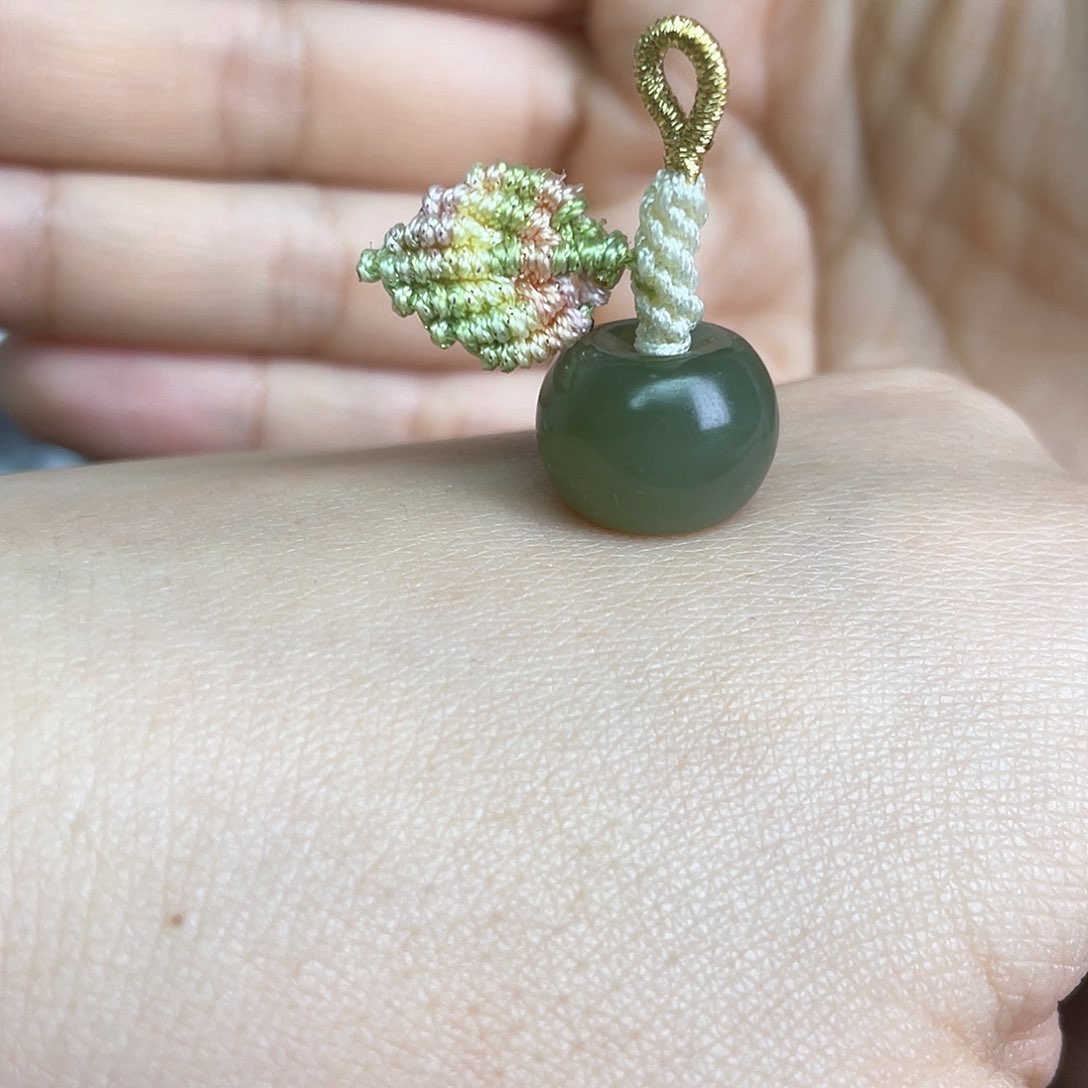 和田玉颈饰未镶嵌青苹果