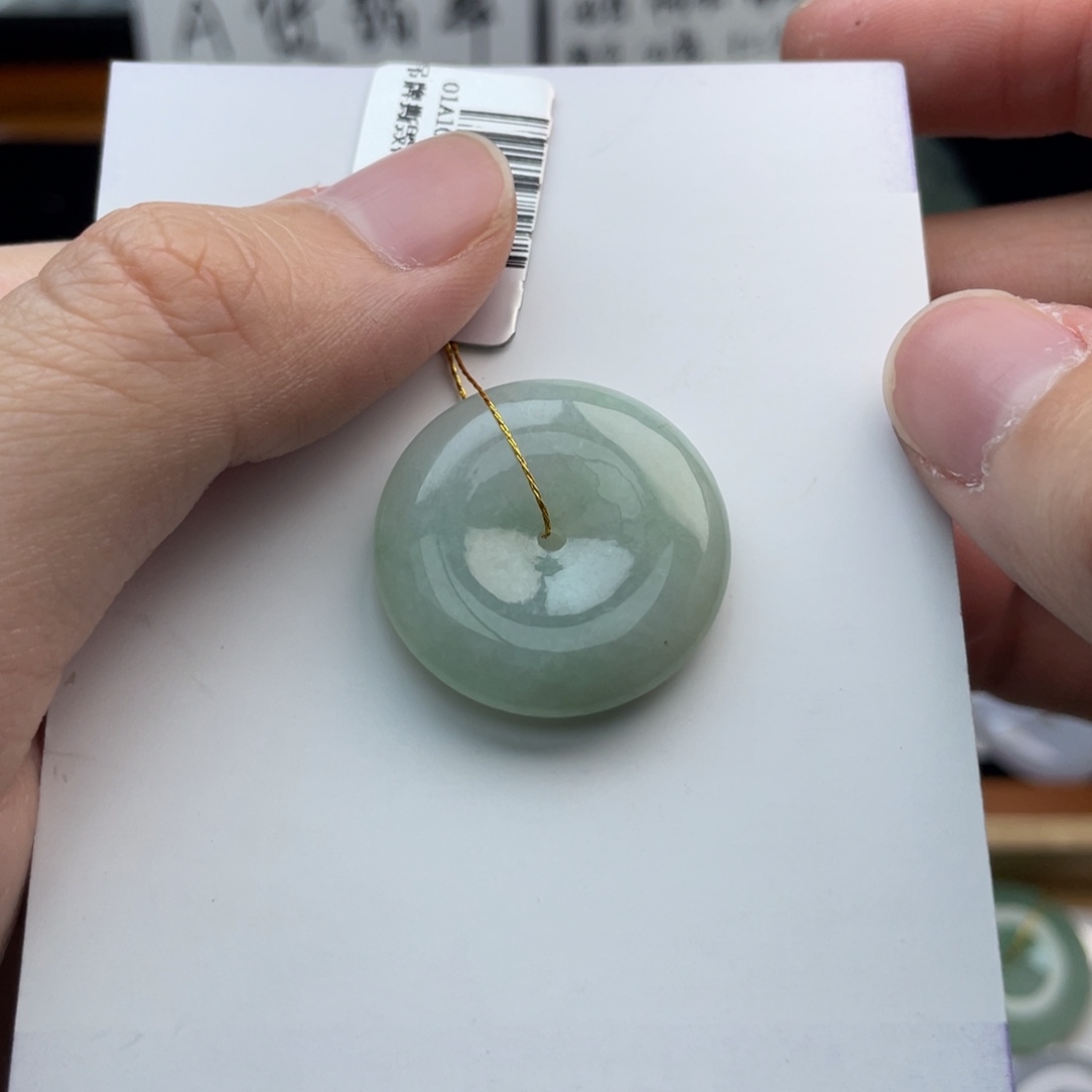 翡翠未镶嵌颈饰平安扣