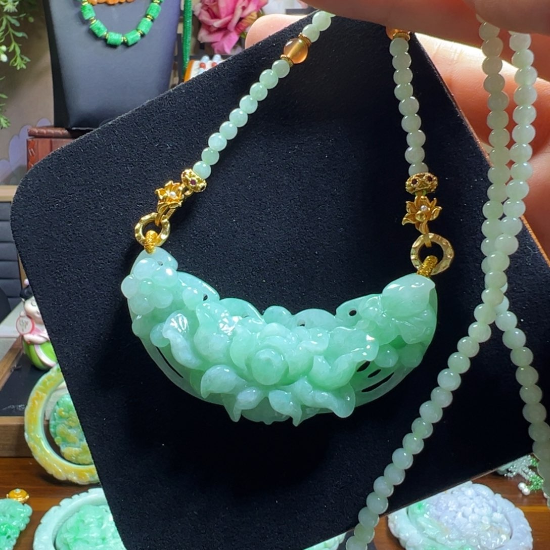 翡翠未镶嵌毛衣链冰绿