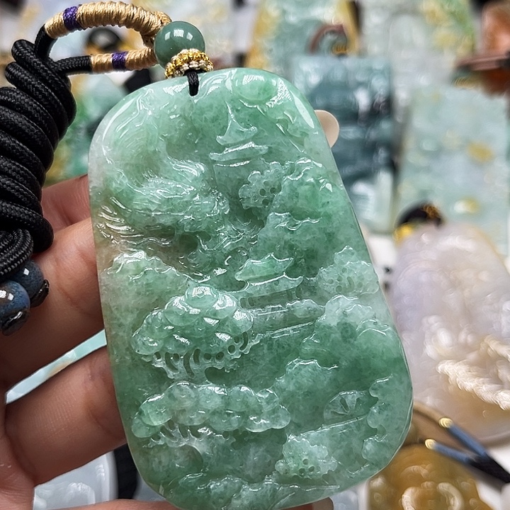 翡翠未镶嵌颈饰山水牌