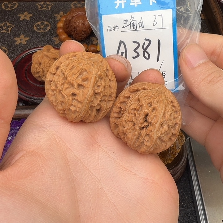 吊坠文玩核桃三角37