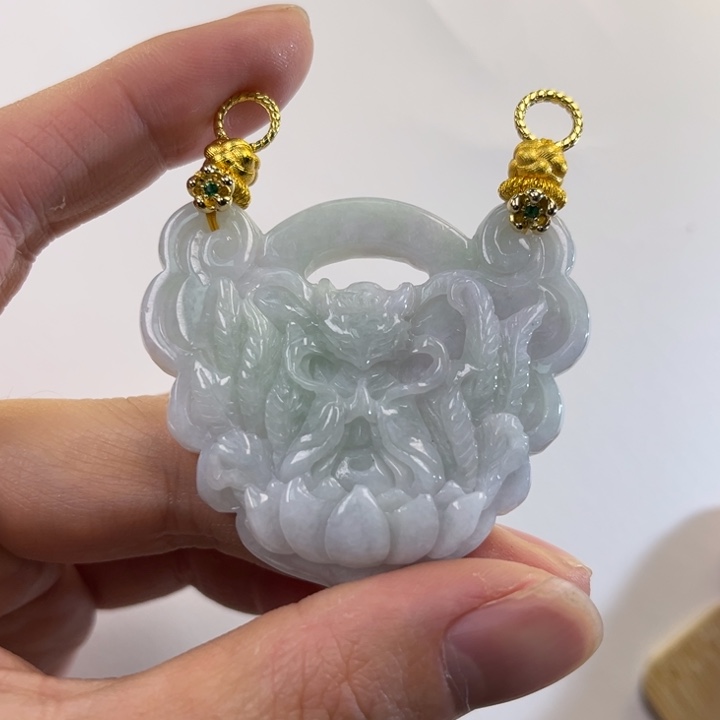 翡翠吊坠(赠链)未镶嵌代编织