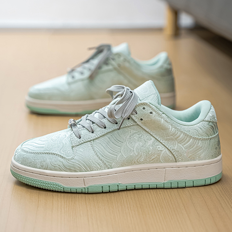 男士2024秋季新款韩版休闲时尚百搭运动男鞋防滑耐磨轻便透气板鞋