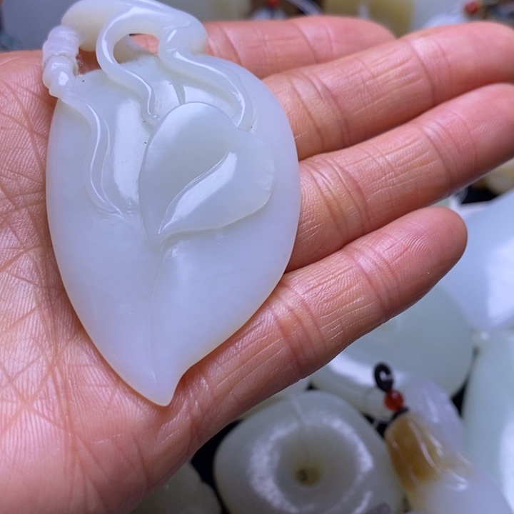 和田玉未镶嵌把件