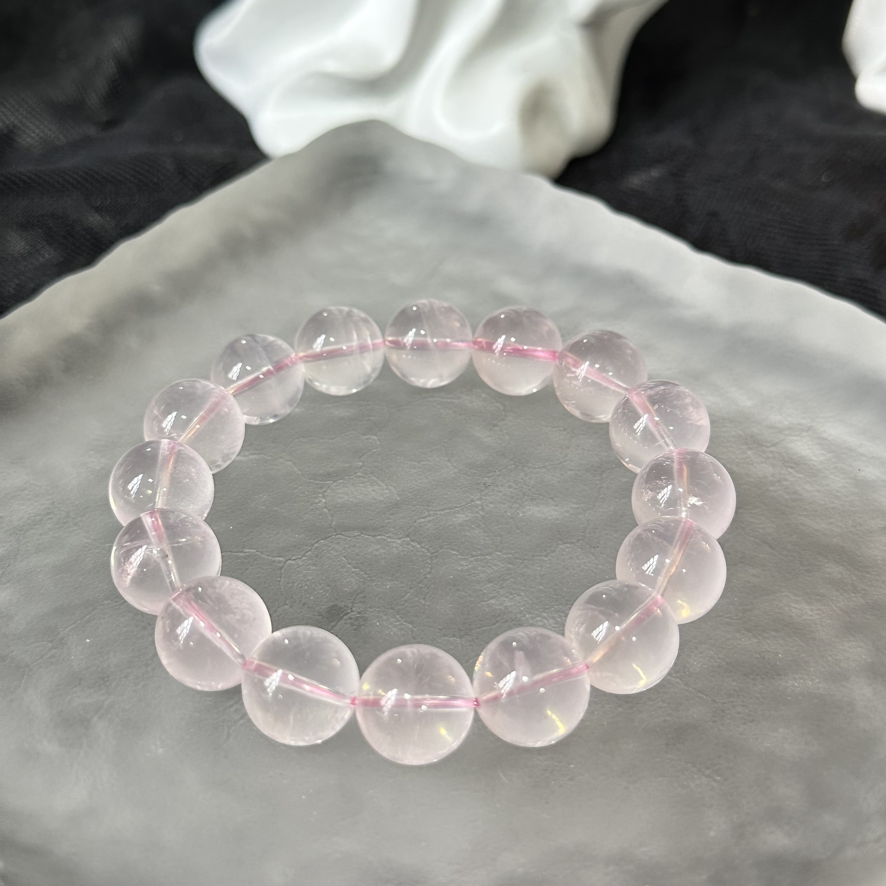 莫桑比克粉晶圆珠单圈约13.5-14mm