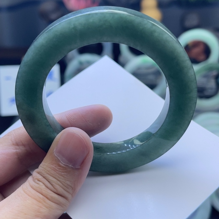 定制翡翠未镶嵌手镯