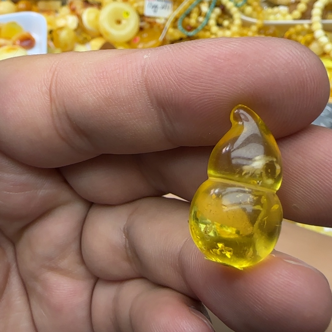 琥珀未镶嵌裸石2克有瑕02