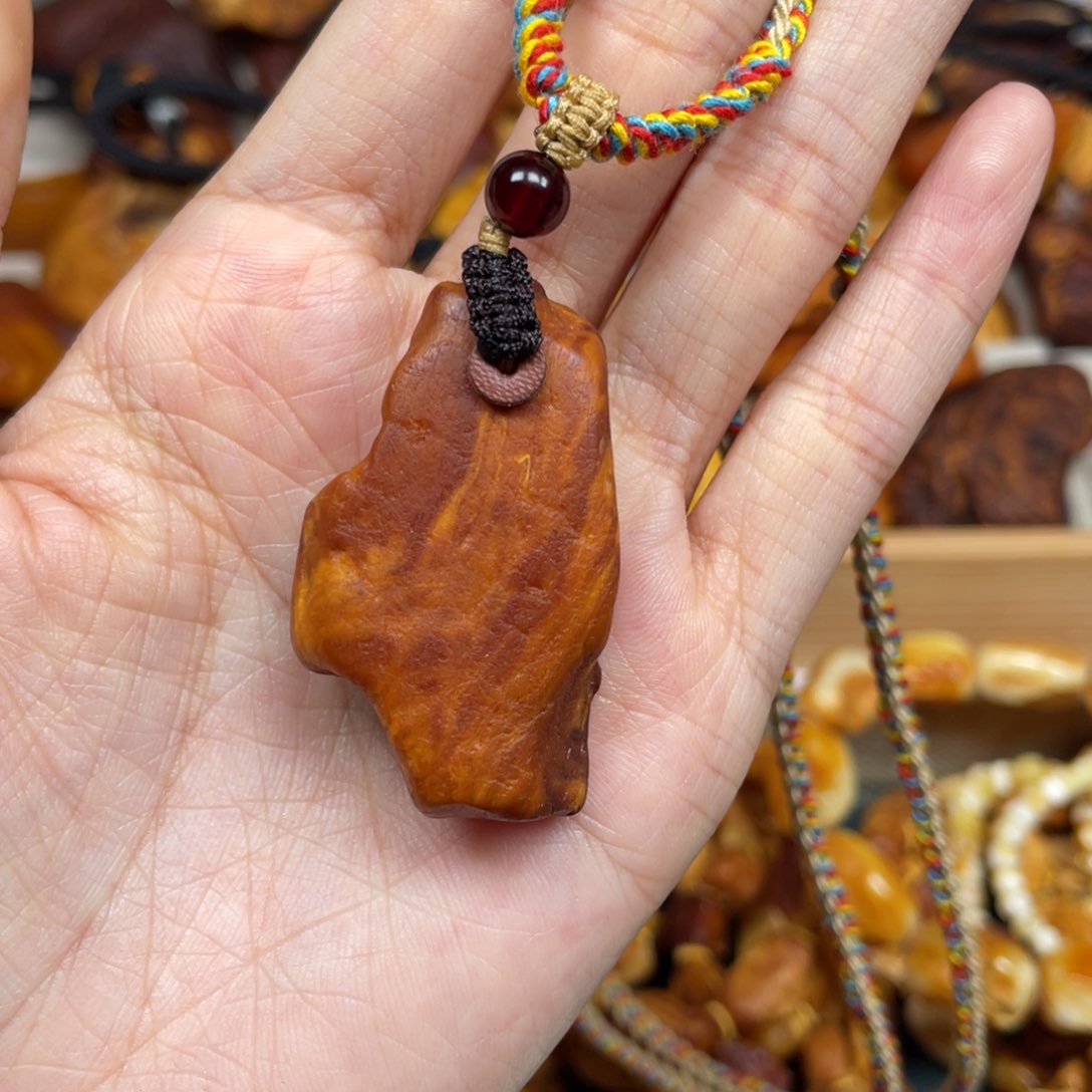 琥珀珠宝奇石未镶嵌