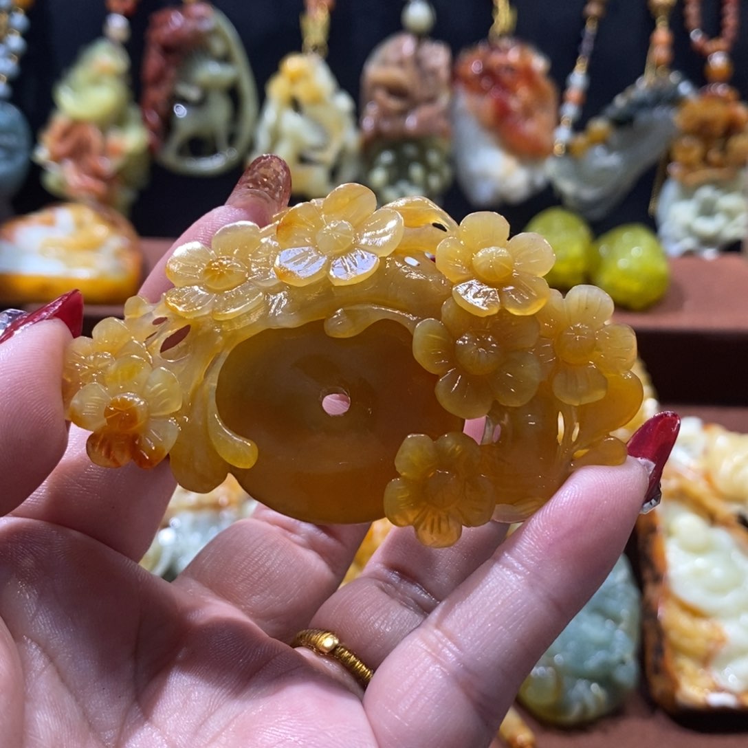 蛇纹石玉颈饰未镶嵌樱*