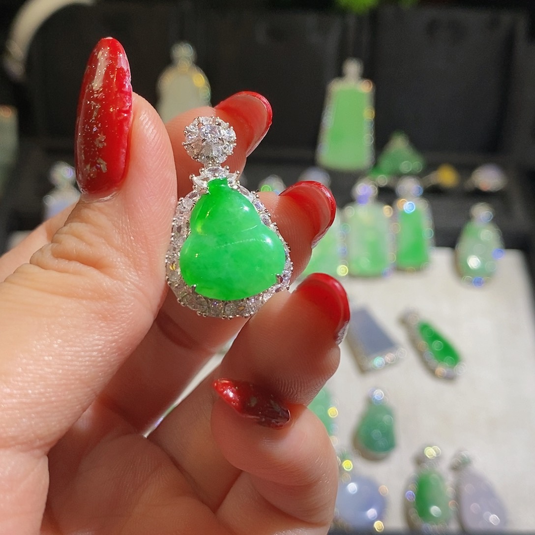 翡翠颈饰银S925镶嵌小****天然翡翠