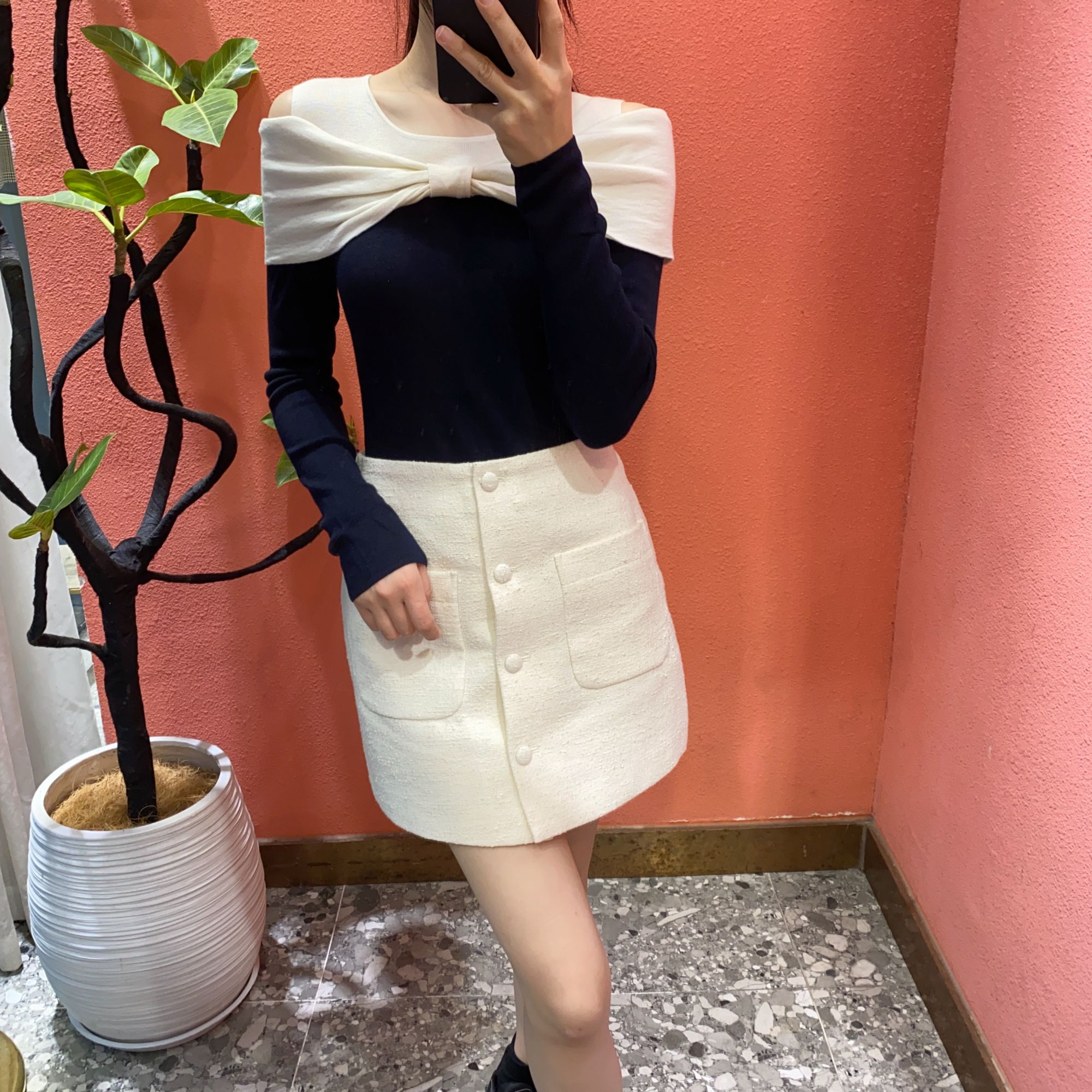 （默茗服装）排扣方兜白色小香半裙