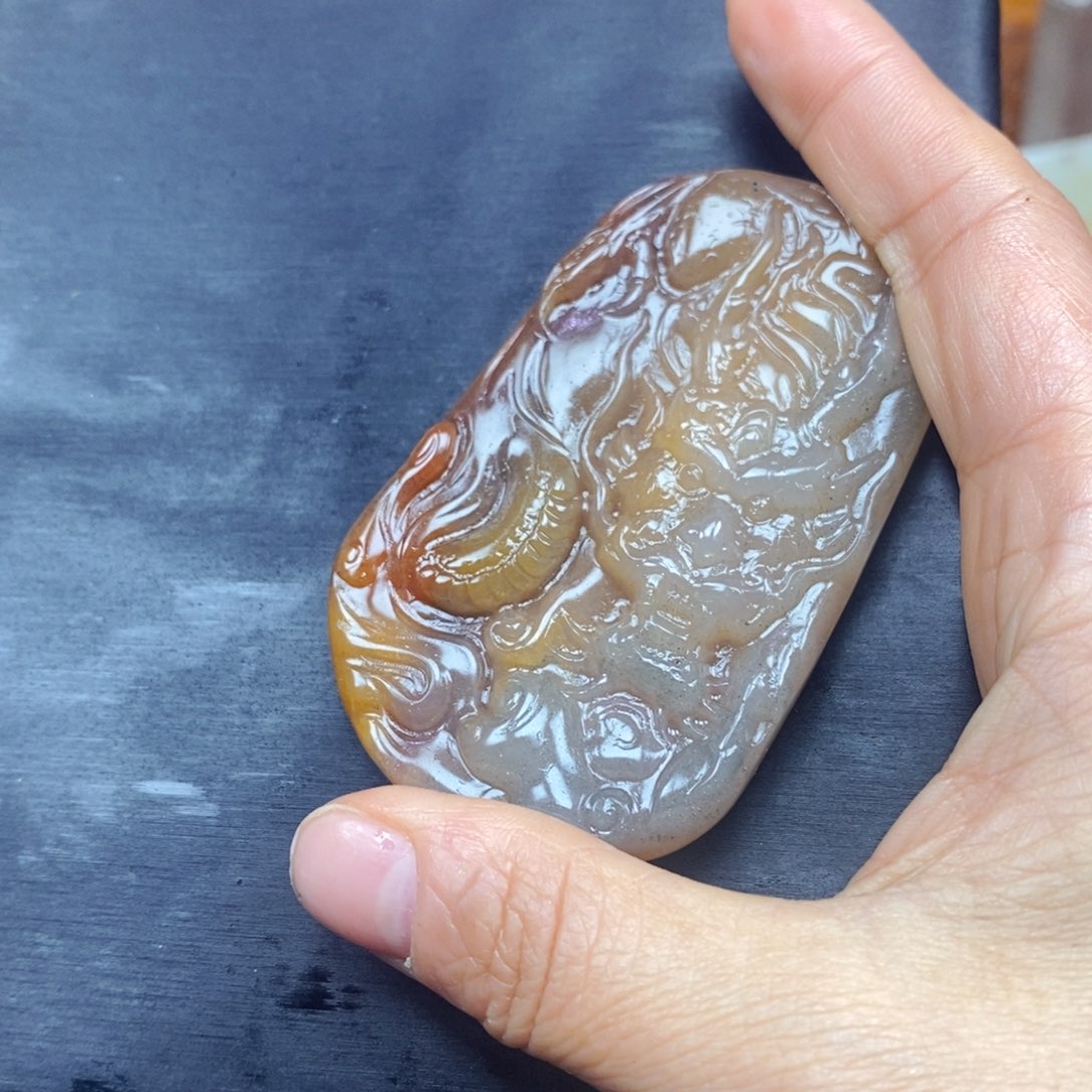 石英质玉（黄龙玉）颈饰未镶嵌