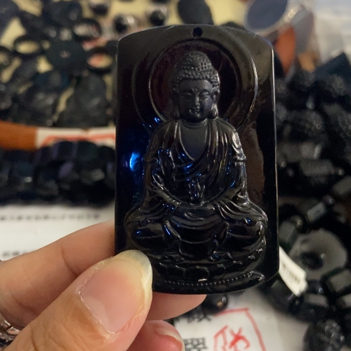 翡翠未镶嵌颈饰大日如来大漏