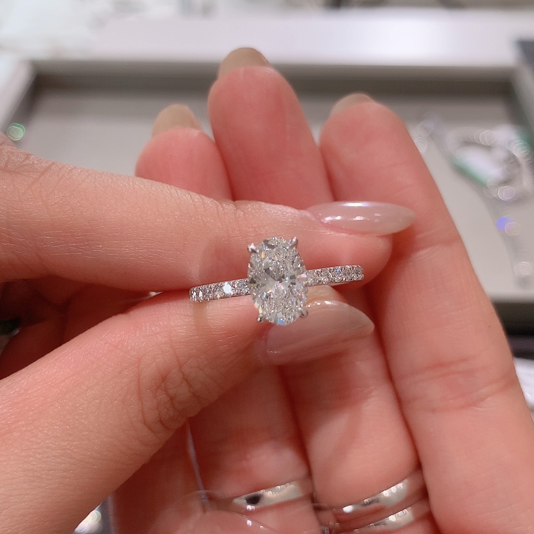 D***姐铂Pt950镶嵌耳饰合成钻石17