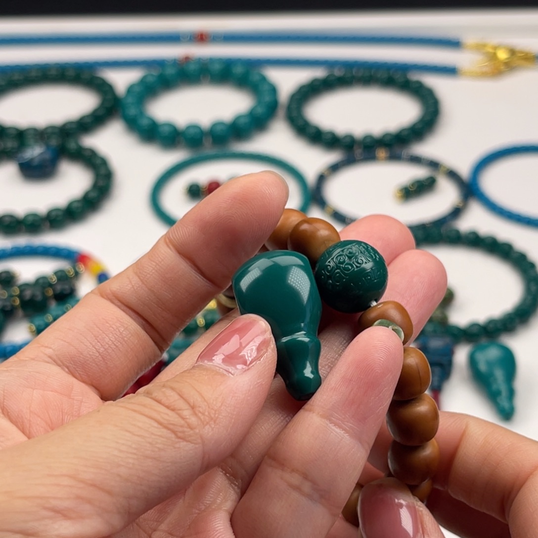 泓***宝颈饰玻璃一套，三通，回纹，万能心情，