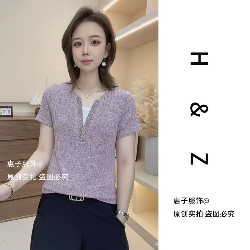 【惠子服饰】秋冬季新款假两件烫钻V领重工正肩T恤女显瘦遮肉上衣