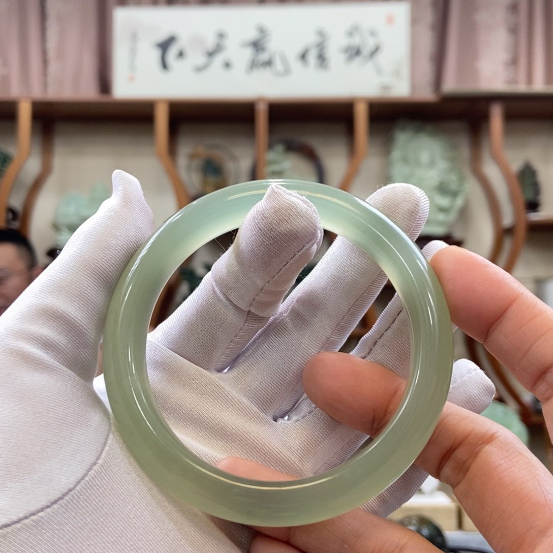 蛇纹石玉手鐲（170.140斤未镶嵌花*