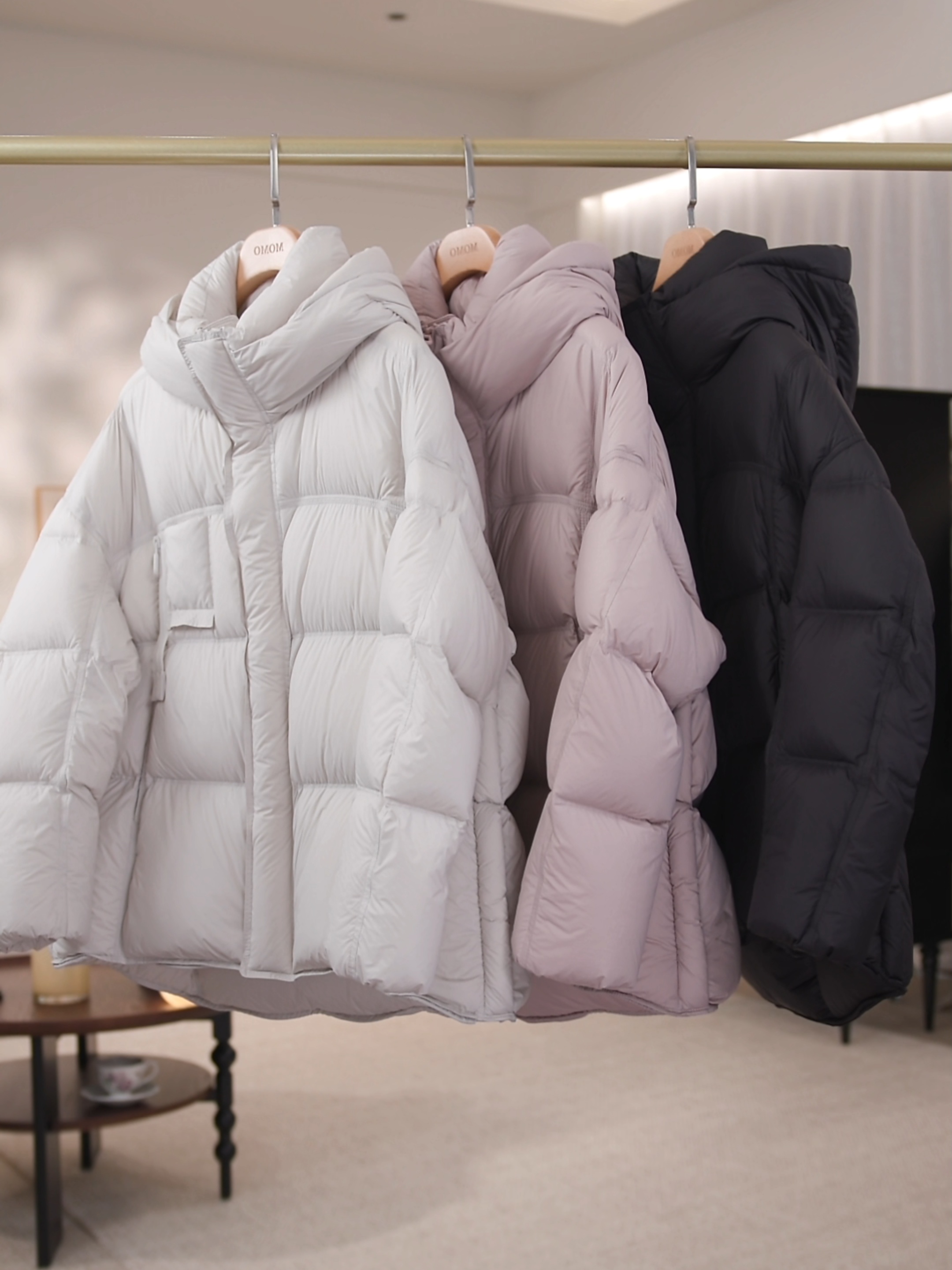 “轻词长款白鹅绒”加厚保暖轻盈连帽白鹅绒羽绒服