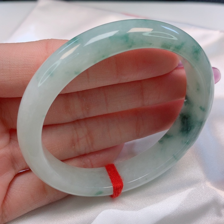 翡翠手镯（贵妃镯）未镶嵌