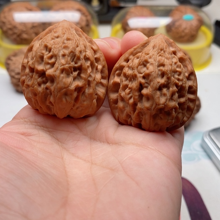 文玩核桃吊坠37金牛