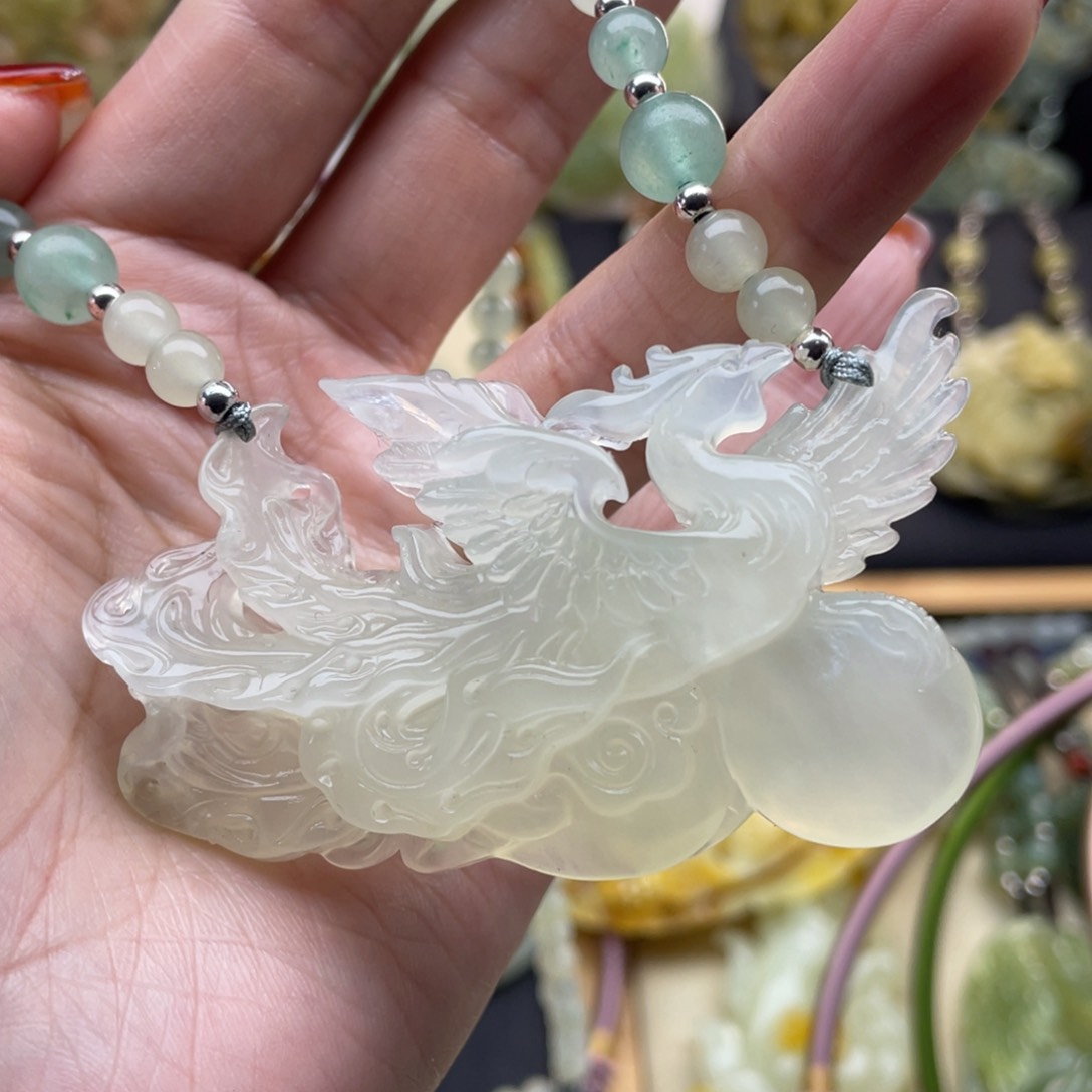 蛇纹石玉颈饰未镶嵌