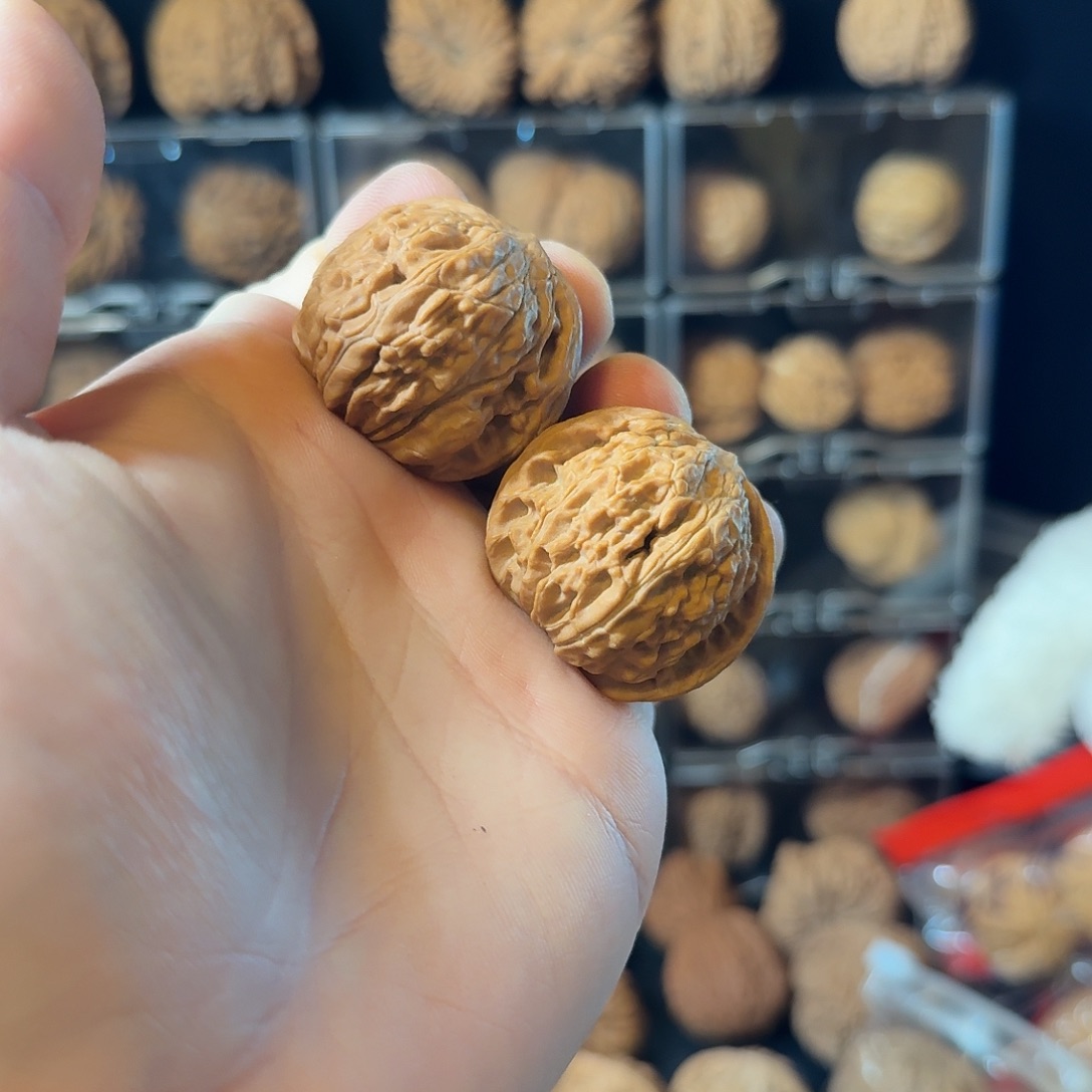吊坠文玩核桃红皮山地小正磨36