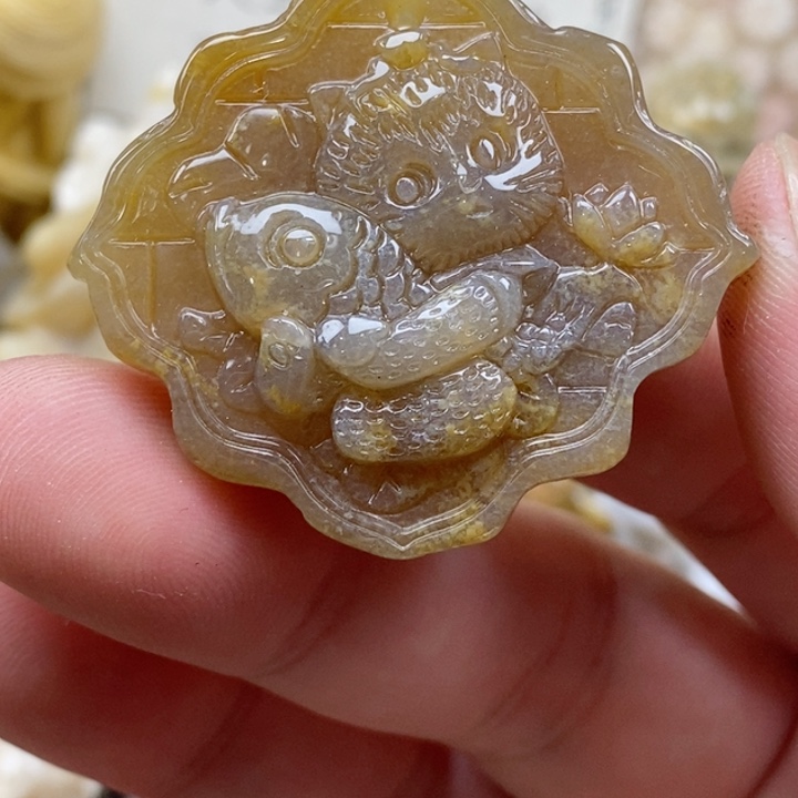 颈饰未镶嵌硅化珊瑚（珊瑚玉）