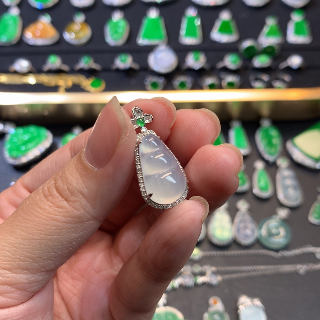 翡翠吊坠(不含链)18K金镶嵌