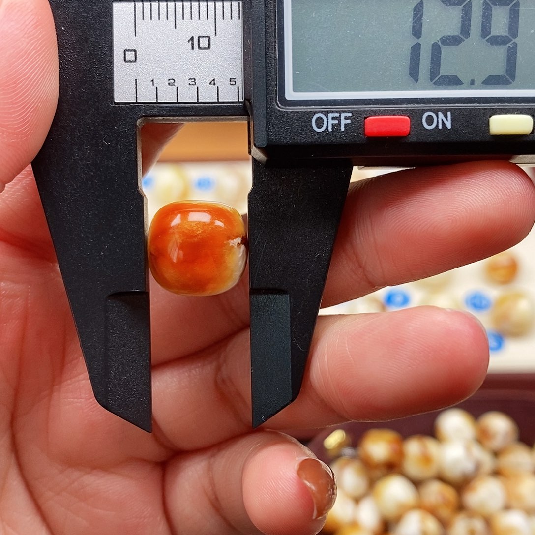 琥珀未镶嵌裸石蜜蜡