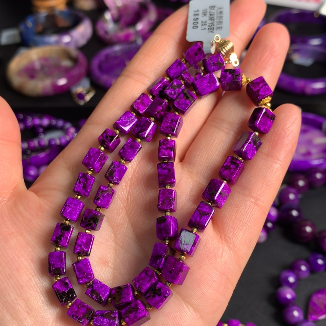 苏纪石（舒俱来）丝绒方糖项链18K金镶嵌