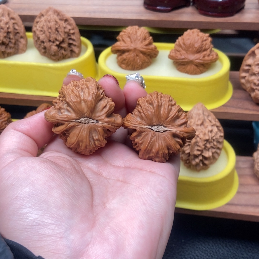 刘***铮手串/手链核桃白狮子