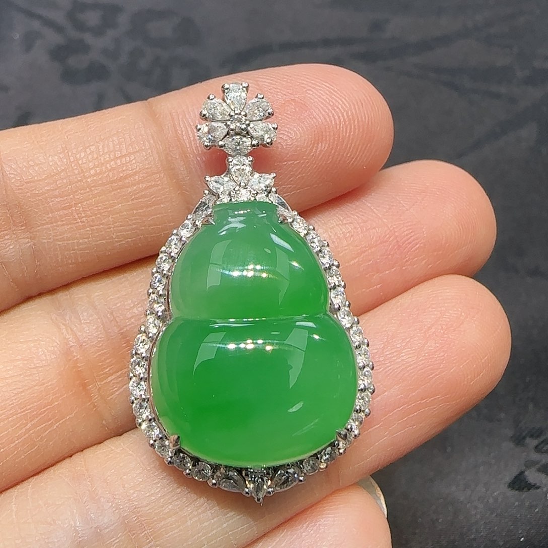 翡翠吊坠(不含链)18K金镶嵌