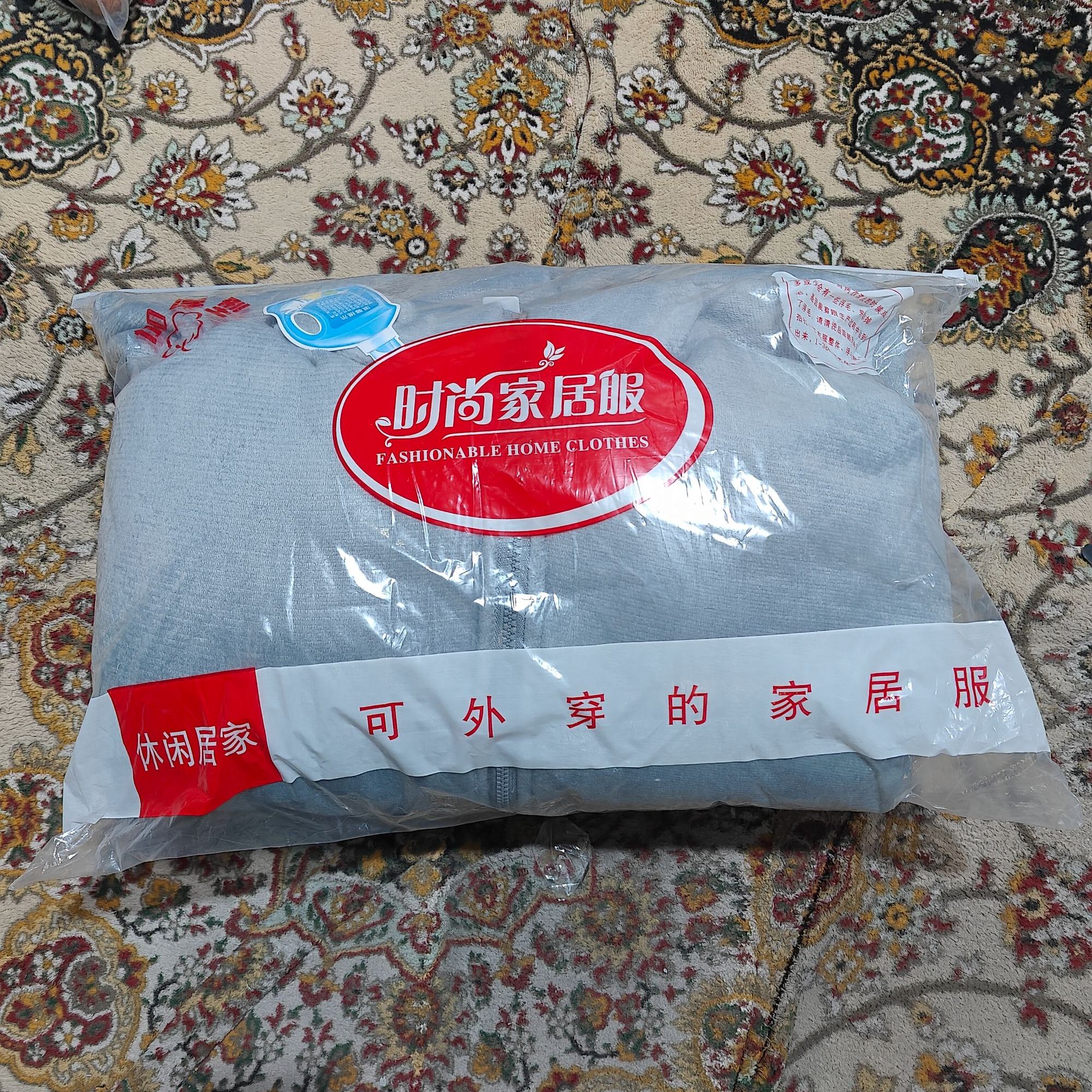 牛奶绒羊羔绒复合面料，柔软厚实，卡码拍大，袍子