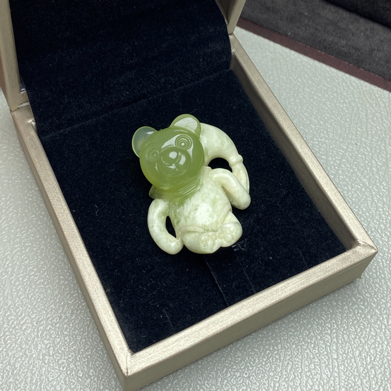岫玉雕刻小熊 纯手工制作 