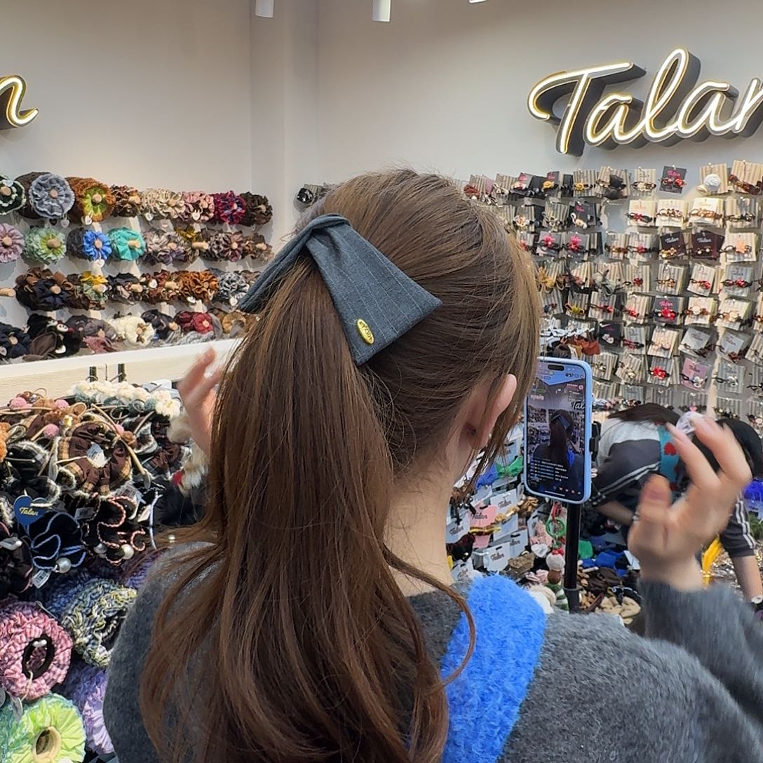 布艺非金属灰色蝴蝶结香蕉夹