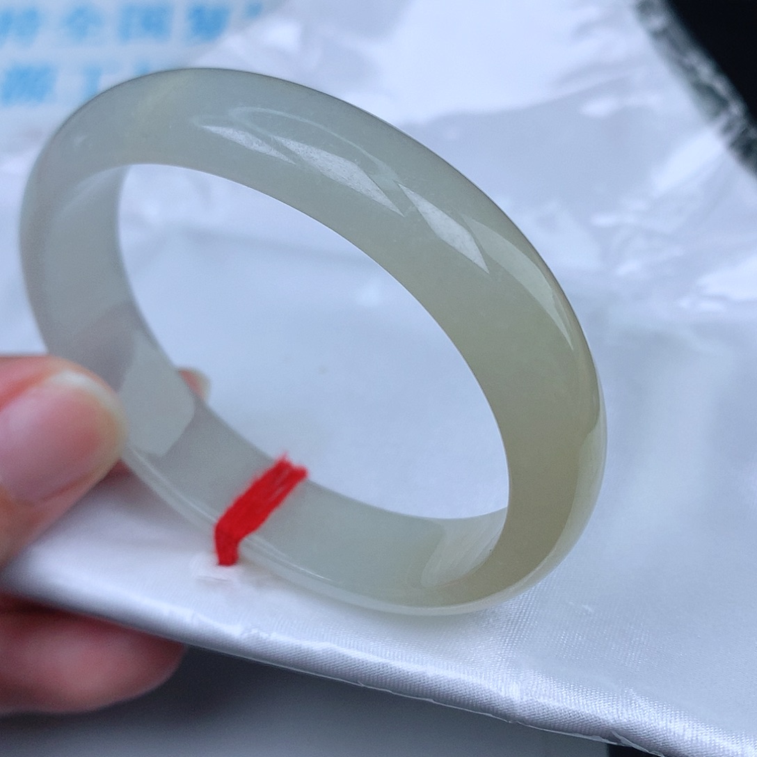 翡翠手镯（贵妃镯）未镶嵌天然