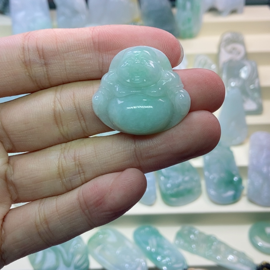 翡翠未镶嵌颈饰佛公