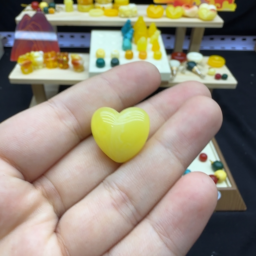 琥珀未镶嵌裸石配饰