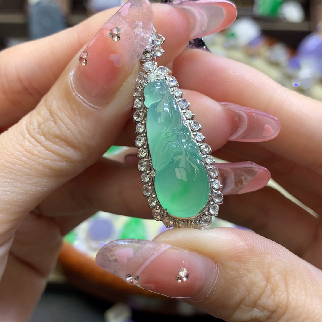 翡翠颈饰18K金镶嵌翡翠