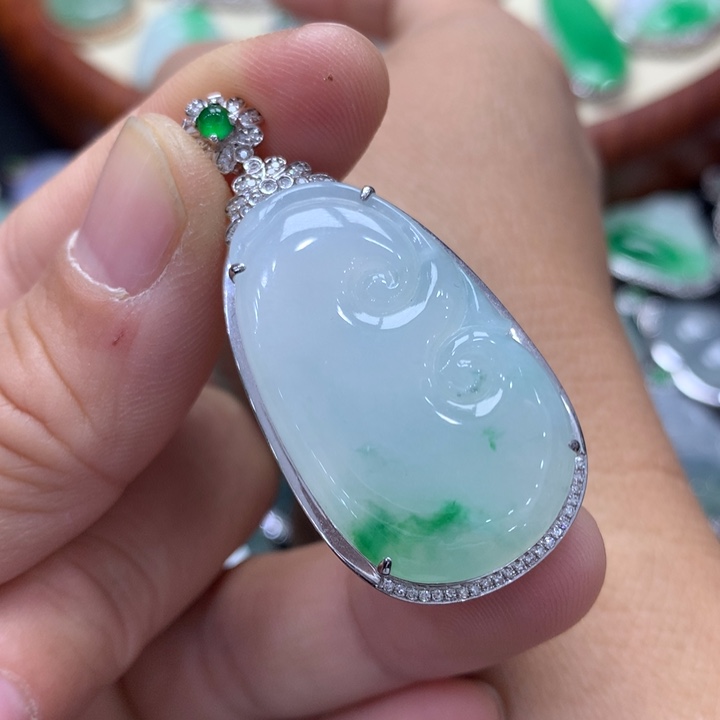 翡翠吊坠(不含链)18K金镶嵌