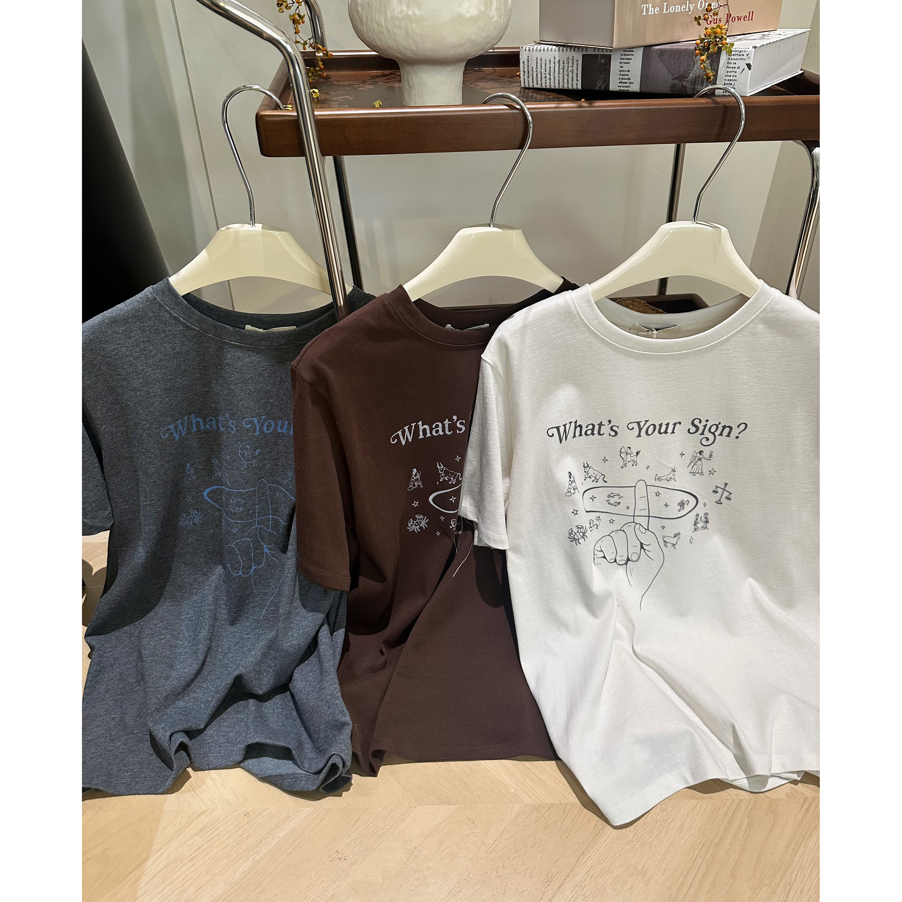 2025秋季新款圆领休闲百搭卡通字母手指印花短袖T恤女显瘦洋气