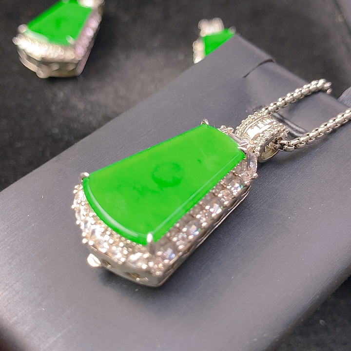 【闪购商品】翡翠未镶嵌颈饰翡翠