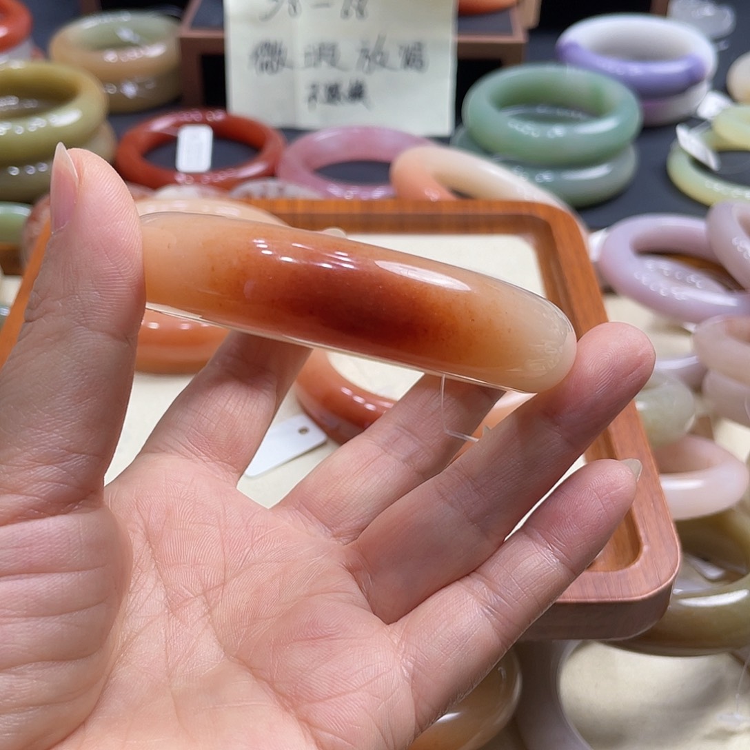 未镶嵌手镯石英岩玉草*