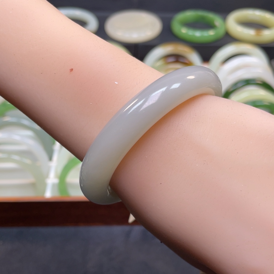 和田玉手镯未镶嵌54 55